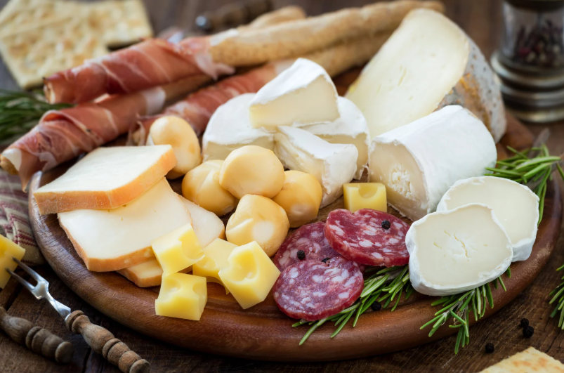 Formaggi, salumi e pane: tesori delle tavole locali